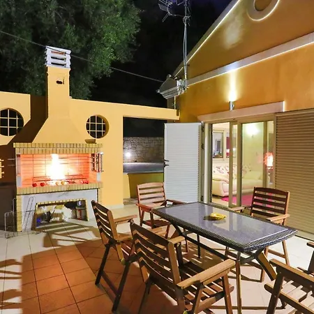 Kalamia Villa *
